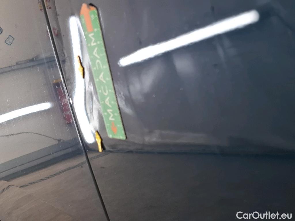  Peugeot  3008 PEUGEOT  / 2020 / 5P / SUV BlueHDi 130 S&S EAT8 Allure Pack #37