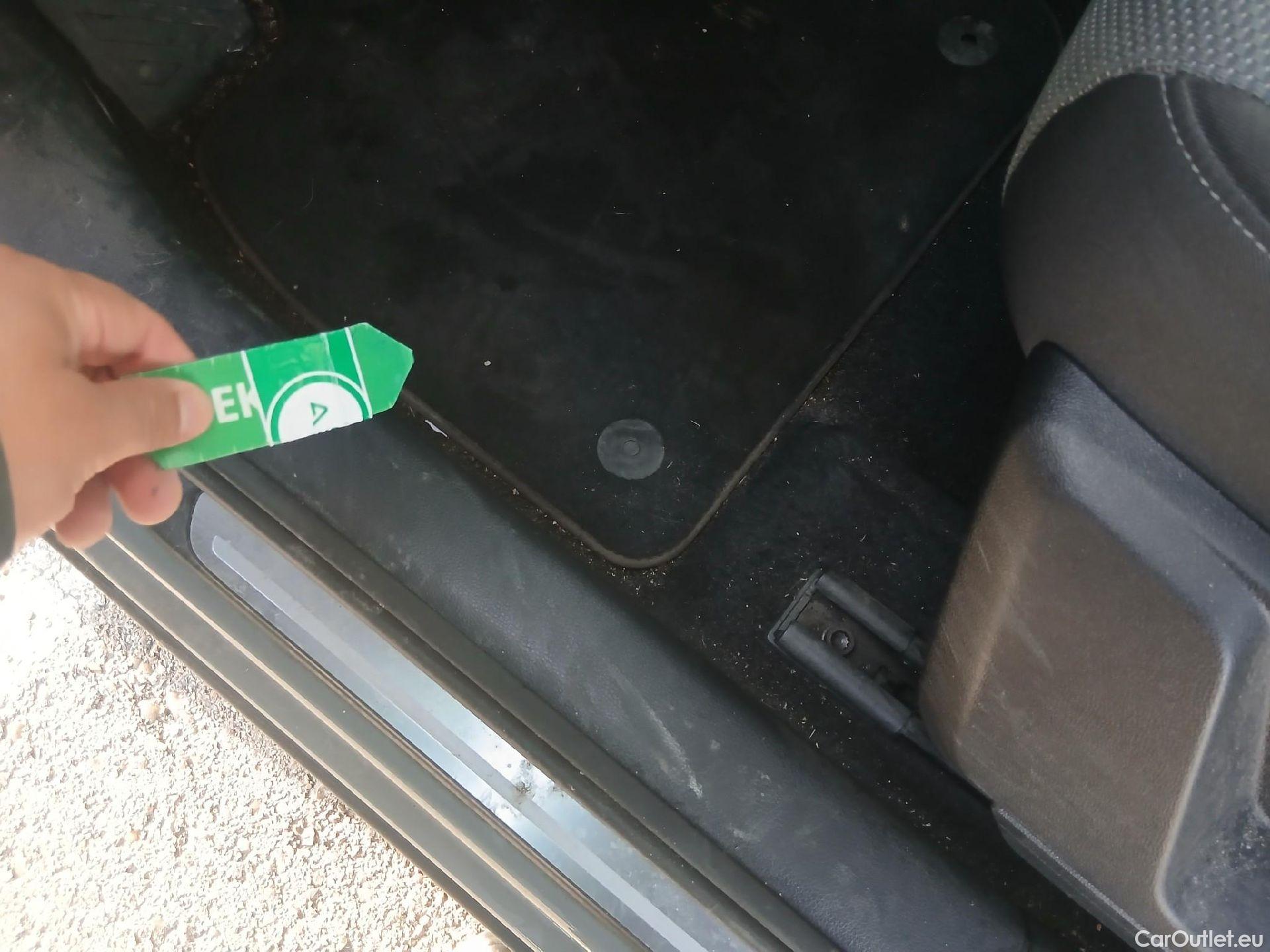  Audi  Q2 AUDI  / 2016 / 5P / todoterreno Design 30 TFSI 85kW (116CV) #2