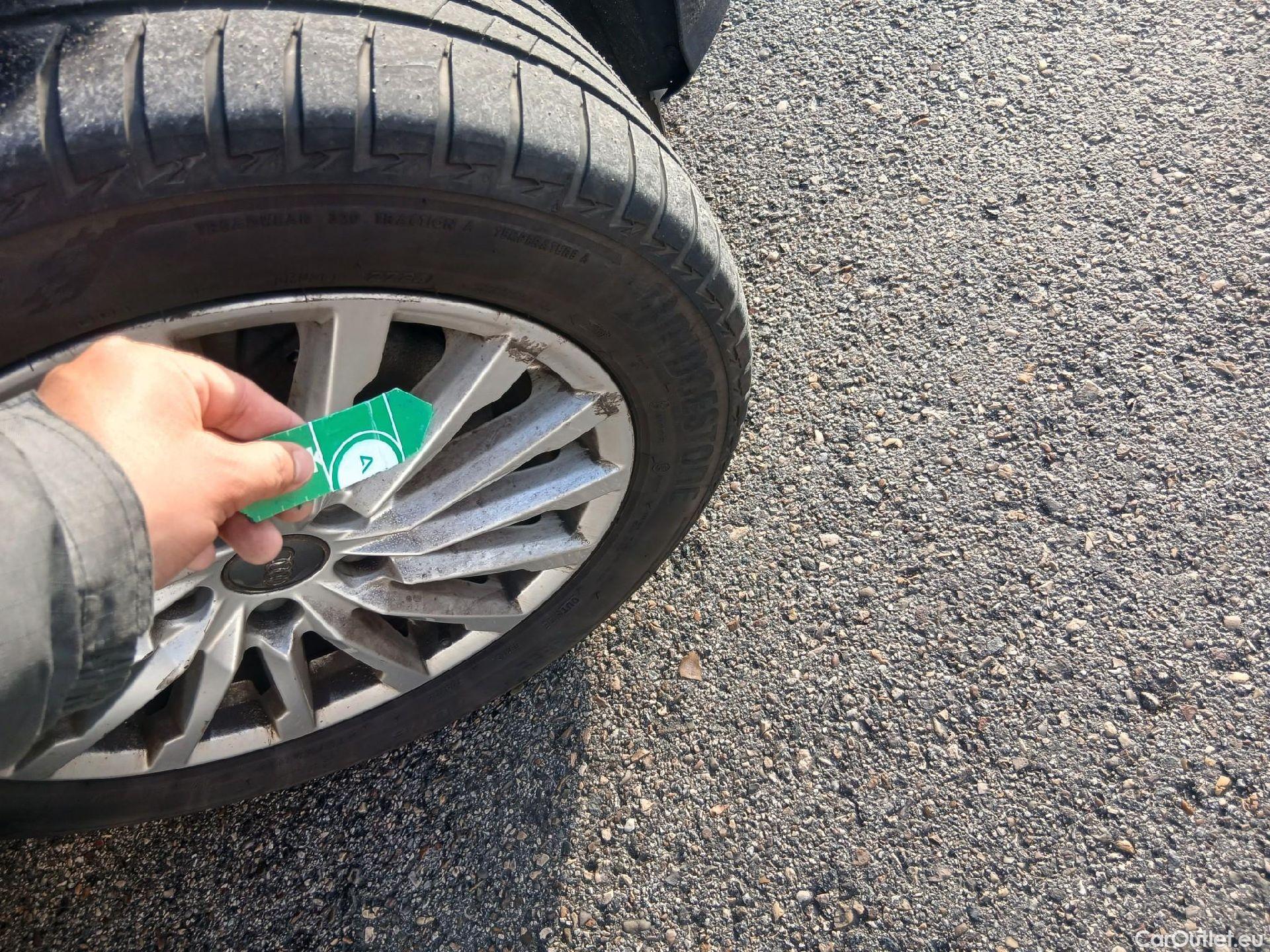  Audi  Q2 AUDI  / 2016 / 5P / todoterreno Design 30 TFSI 85kW (116CV) #39