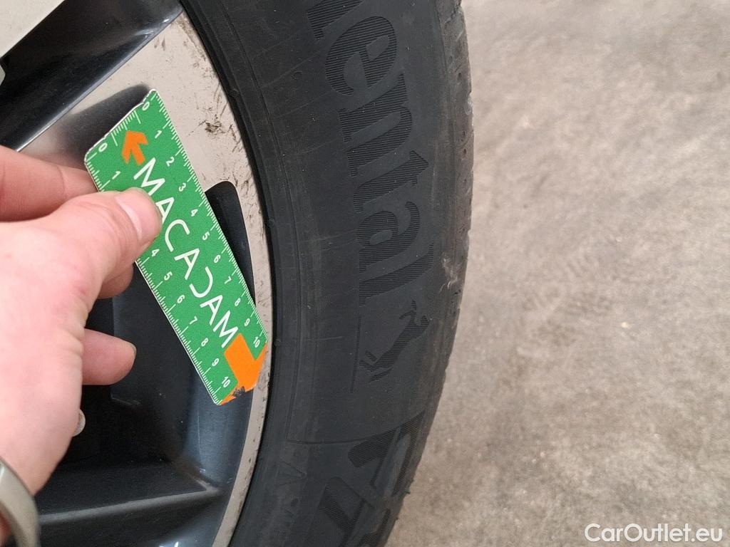  Peugeot  3008 PEUGEOT  / 2020 / 5P / SUV BlueHDi 130 S&S EAT8 Allure Pack #9