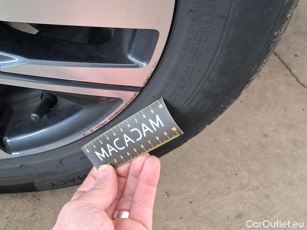  Peugeot  208  Allure Pack 1.2 PureTech 100CV BVM6 E6d #18