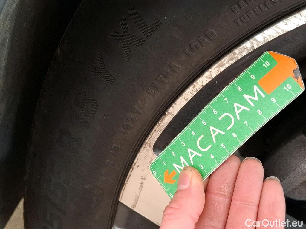  Peugeot  3008 PEUGEOT  / 2020 / 5P / SUV BlueHDi 130 S&S EAT8 Allure Pack #4