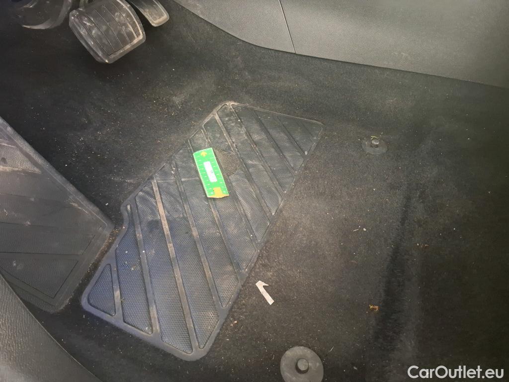  Peugeot  5008  Allure Business 1.5 HDi 130CV BVA8 E6dT #21