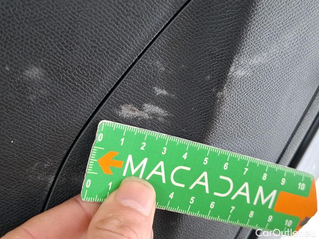  Peugeot  3008 PEUGEOT  / 2020 / 5P / SUV BlueHDi 130 S&S EAT8 Allure Pack #32