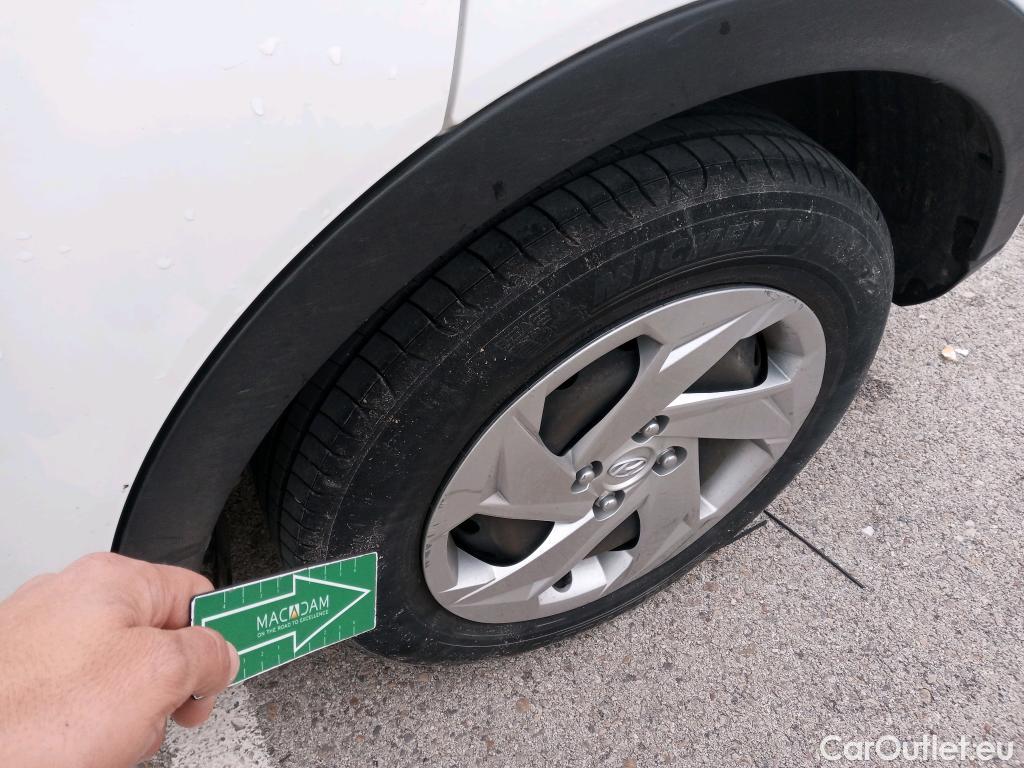  Hyundai  Bayon HYUNDAI  / 2021 / 5P / todoterreno 1.2 MPI Essence #12