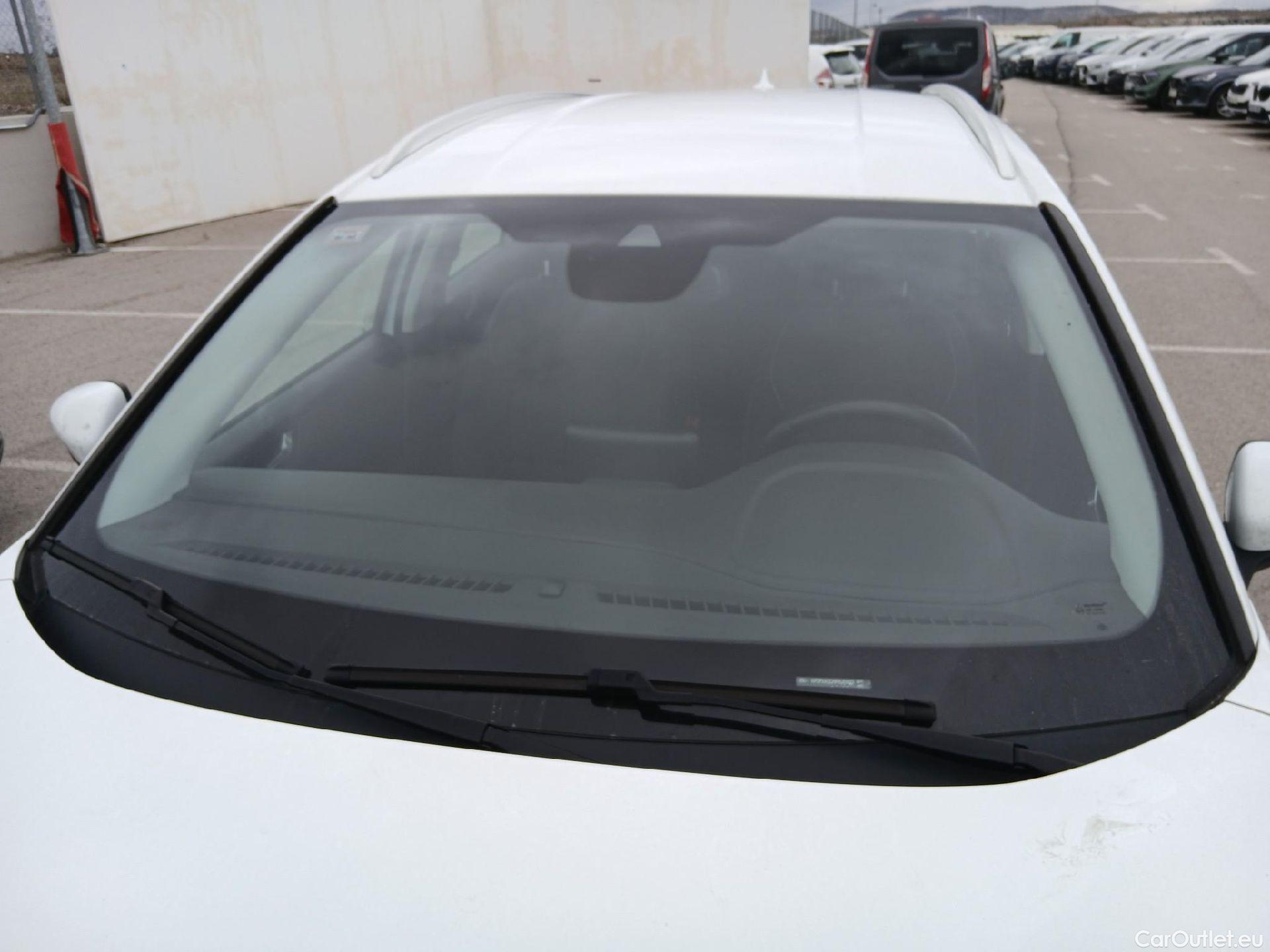  Ford  Focus FORD  / 2018 / 5P / familiar 2.0 Ecoblue 110kW Titanium Auto Sportbr. #1