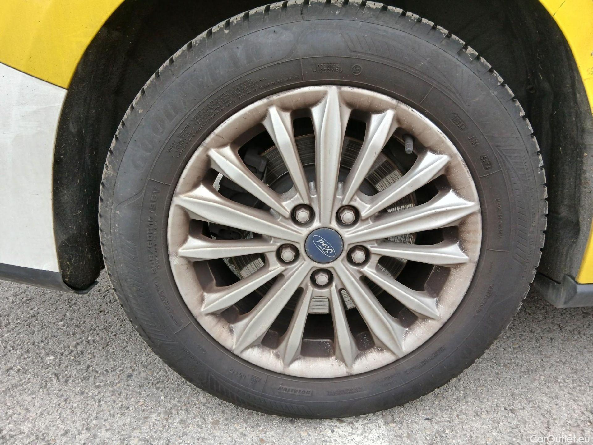  Ford  Focus FORD  / 2018 / 5P / familiar 2.0 Ecoblue 110kW Titanium Auto Sportbr. #24