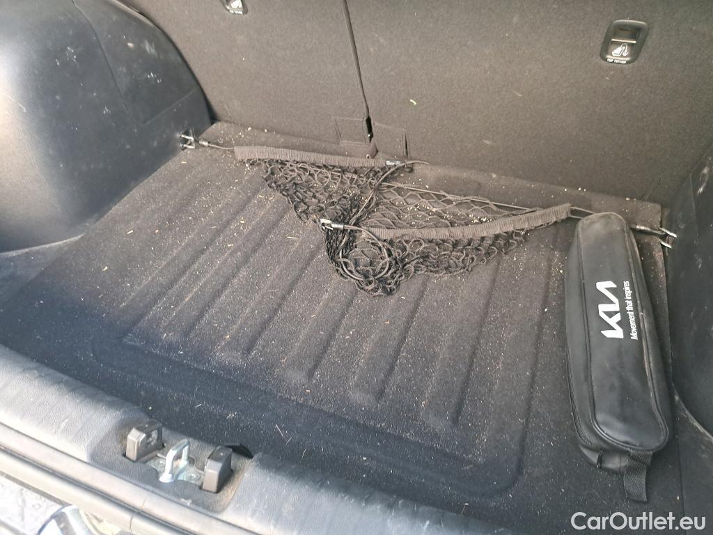  KIA  Niro KIA  / 2019 / 5P / crossover 1.6 GDi HEV 104kW (141CV) Drive #16