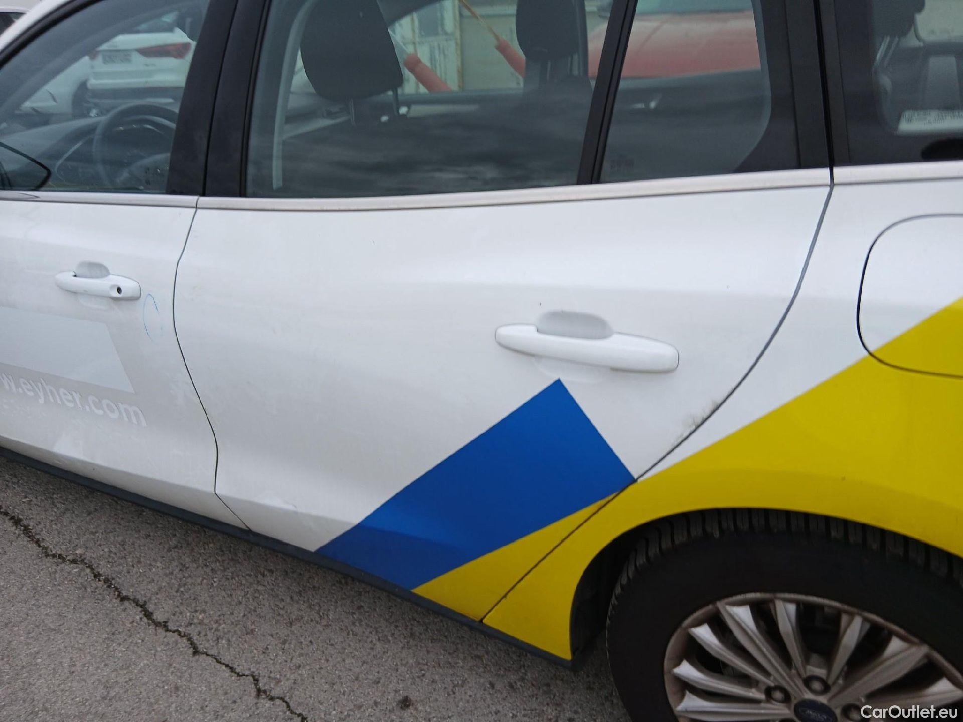  Ford  Focus FORD  / 2018 / 5P / familiar 2.0 Ecoblue 110kW Titanium Auto Sportbr. #9