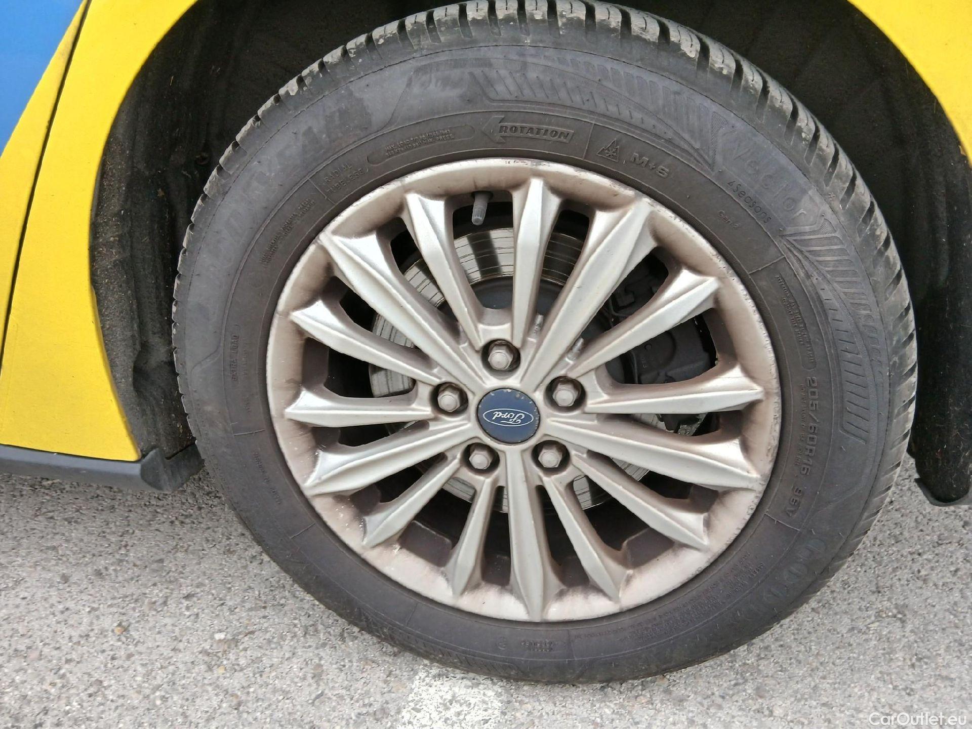  Ford  Focus FORD  / 2018 / 5P / familiar 2.0 Ecoblue 110kW Titanium Auto Sportbr. #25