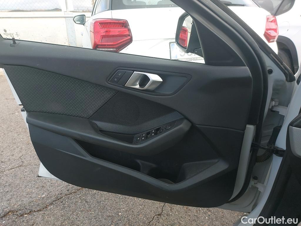  Bmw  Serie 1 BMW  / 2019 / 5P / berlina con portón 118i #3