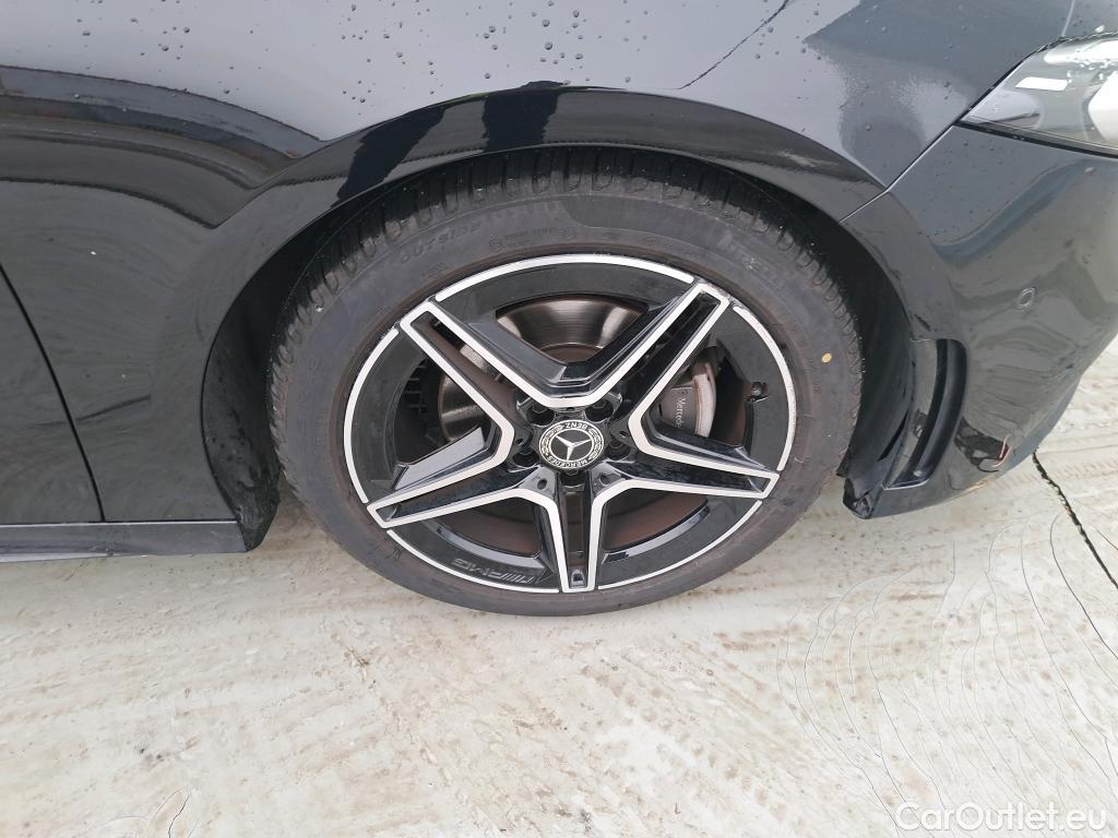  Mercedes  A-Klasse MERCEDES-BENZ Clase A / 2018 / 5P / berlina con portón A 200 d #9