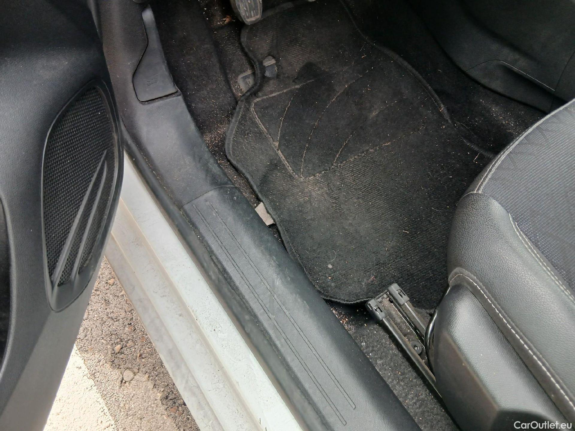  Opel  Corsa OPEL  1.2T XHL 74kW (100CV) Elegance #1