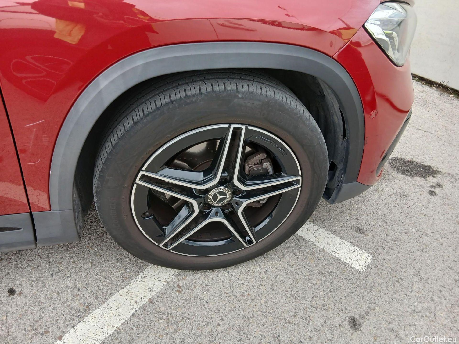  Mercedes  GLA MERCEDES-BENZ  / 2020 / 5P / todoterreno  200 D #27