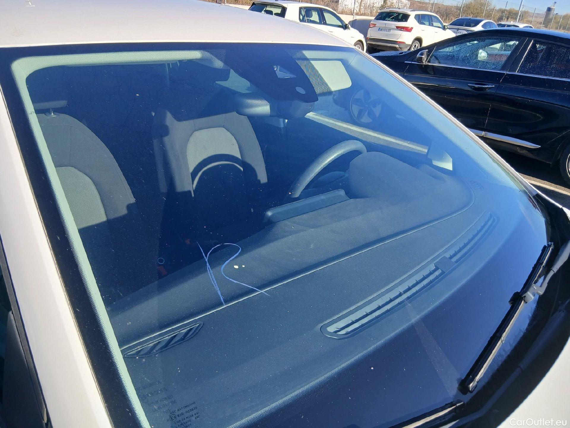  Seat  Ibiza SEAT  / 2017 / 5P / berlina con portón 1.0 MPI 59kW (80CV) Reference Plus(SP) #2