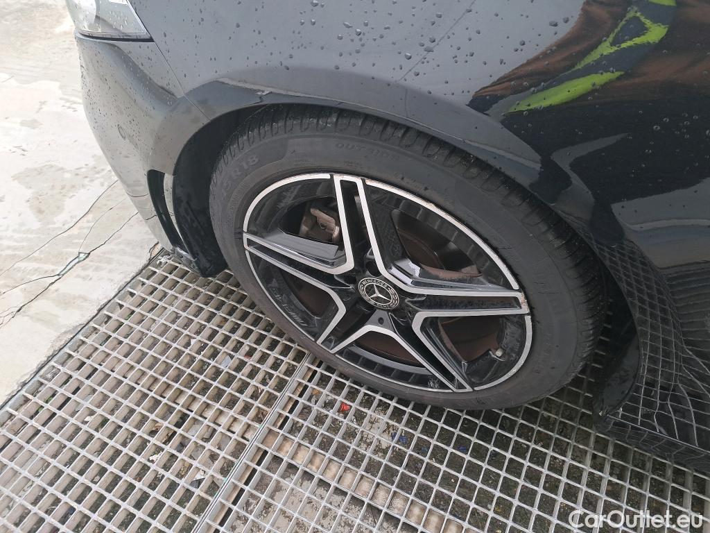  Mercedes  A-Klasse MERCEDES-BENZ Clase A / 2018 / 5P / berlina con portón A 200 d #3