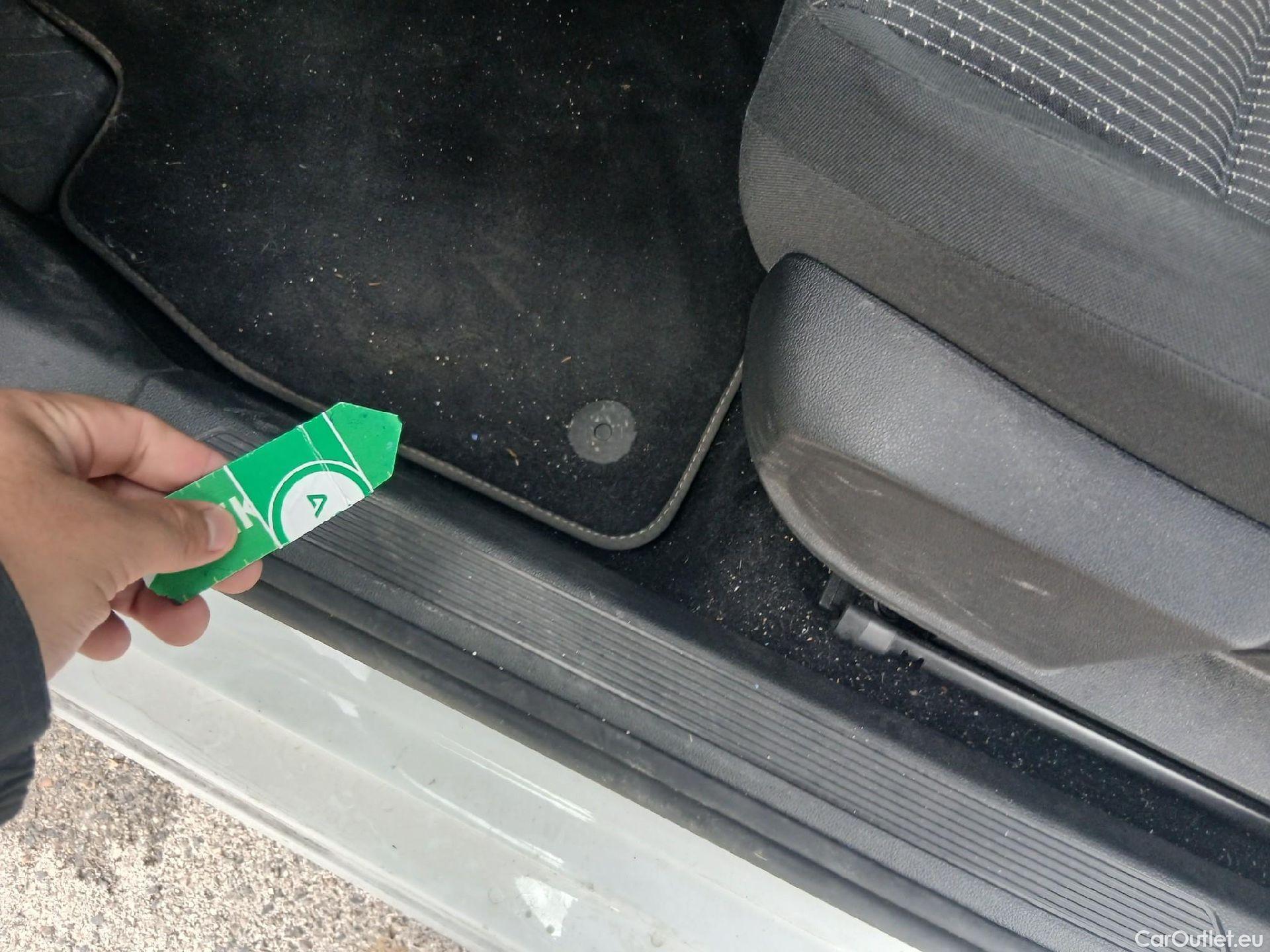  Volkswagen  Golf  VOLKSWAGEN / 2020 / 5P / berlina con portón 2.0 TDI 85kW (115CV) #2