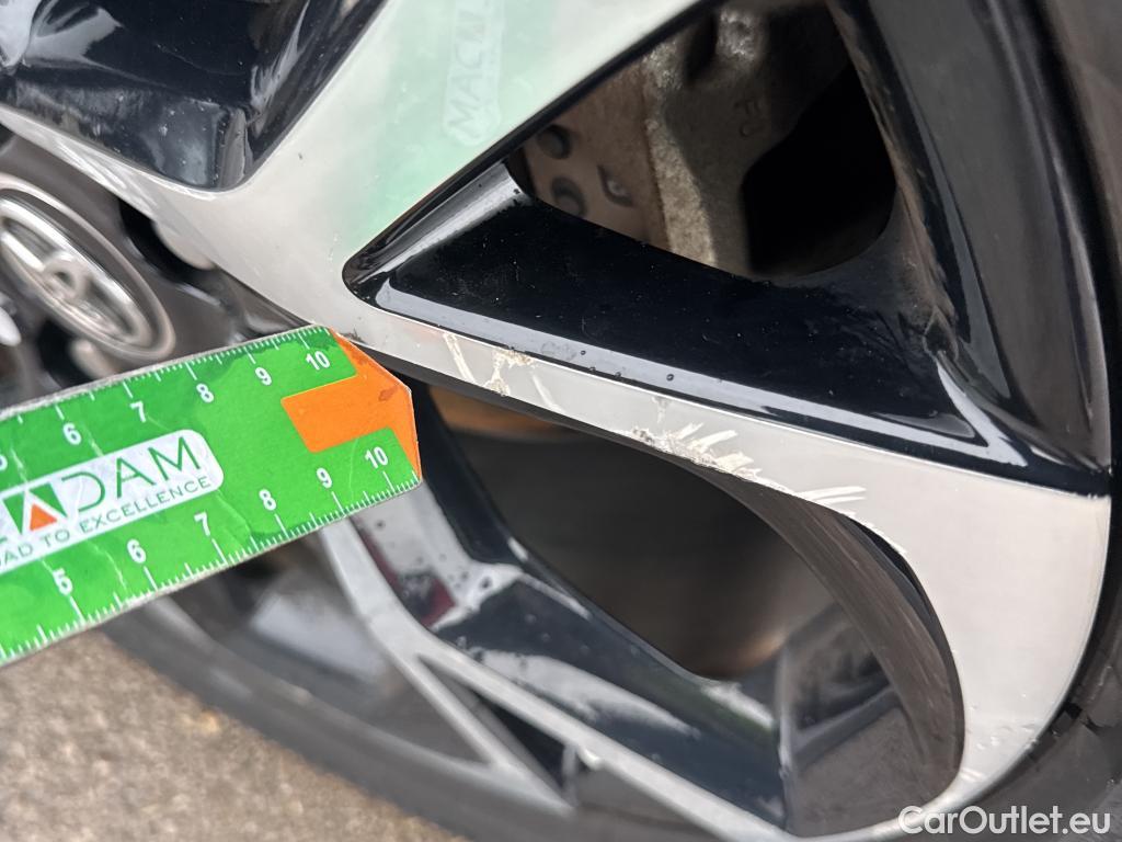  Toyota  C-HR TOYOTA  / 2016 / 5P / todoterreno 1.8 125H Advance (CX) #4