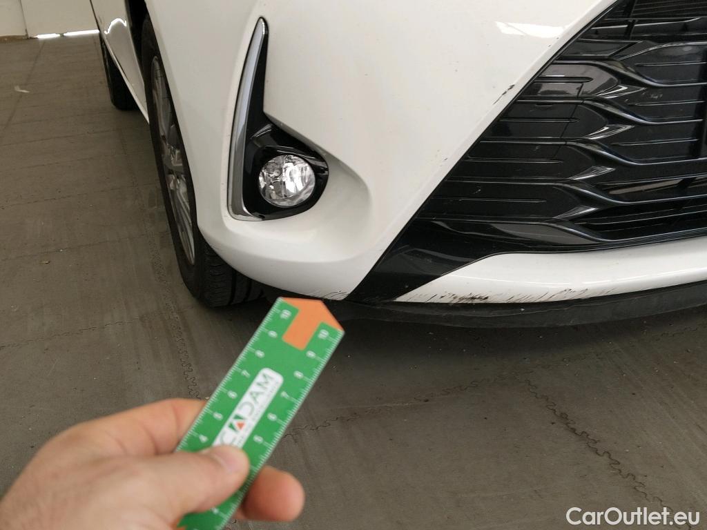  Toyota  Yaris TOYOTA  / 2017 / 5P / berlina con portón 1.5 100H Active #6