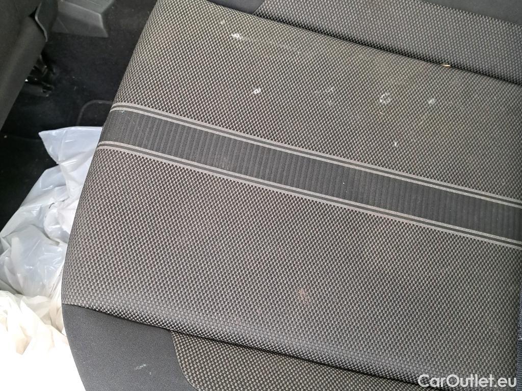  Volkswagen  T-ROC VOLKSWAGEN  / 2017 / 5P / todoterreno Advance 1.6 TDI 85 kw (115CV) (AC) #3