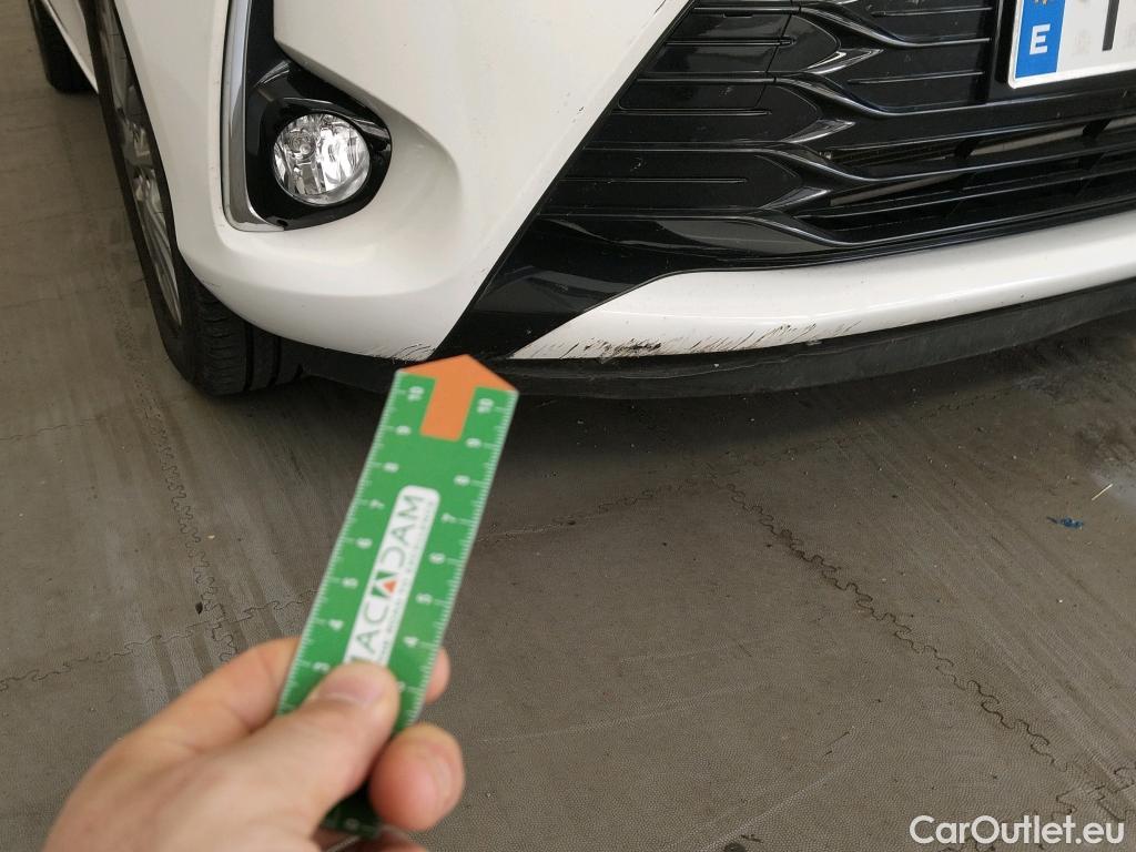  Toyota  Yaris TOYOTA  / 2017 / 5P / berlina con portón 1.5 100H Active #10