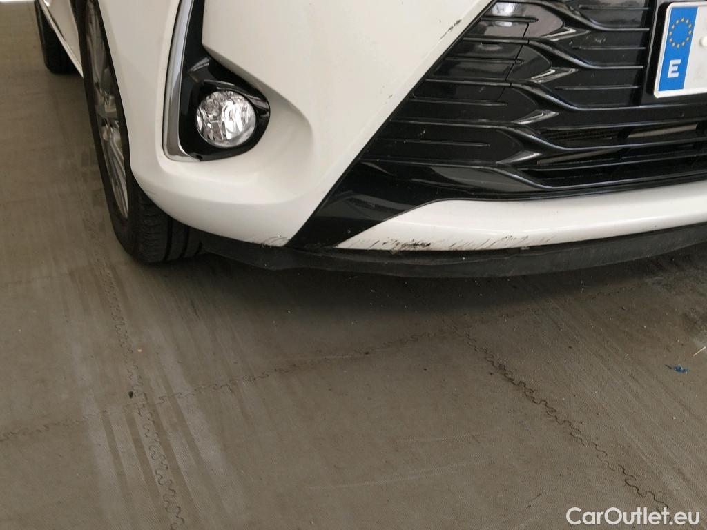  Toyota  Yaris TOYOTA  / 2017 / 5P / berlina con portón 1.5 100H Active #9
