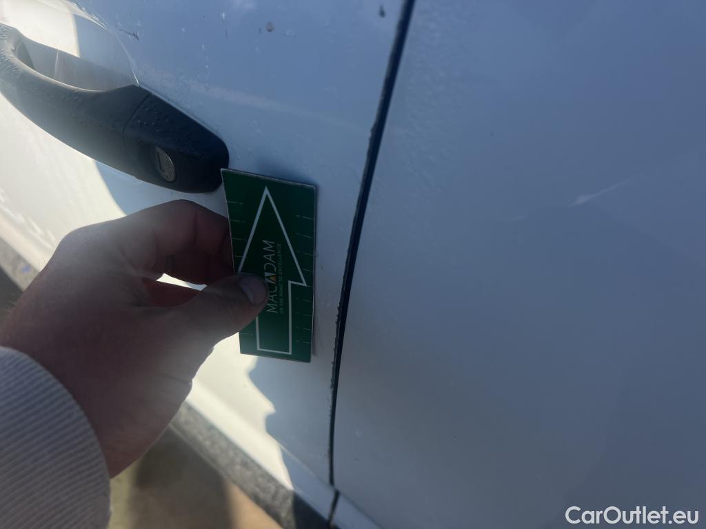  Citroen  Berlingo CITROEN  / 2018 / 4P / combi Talla M BlueHDi 100 S&S LIVE (AC) #31