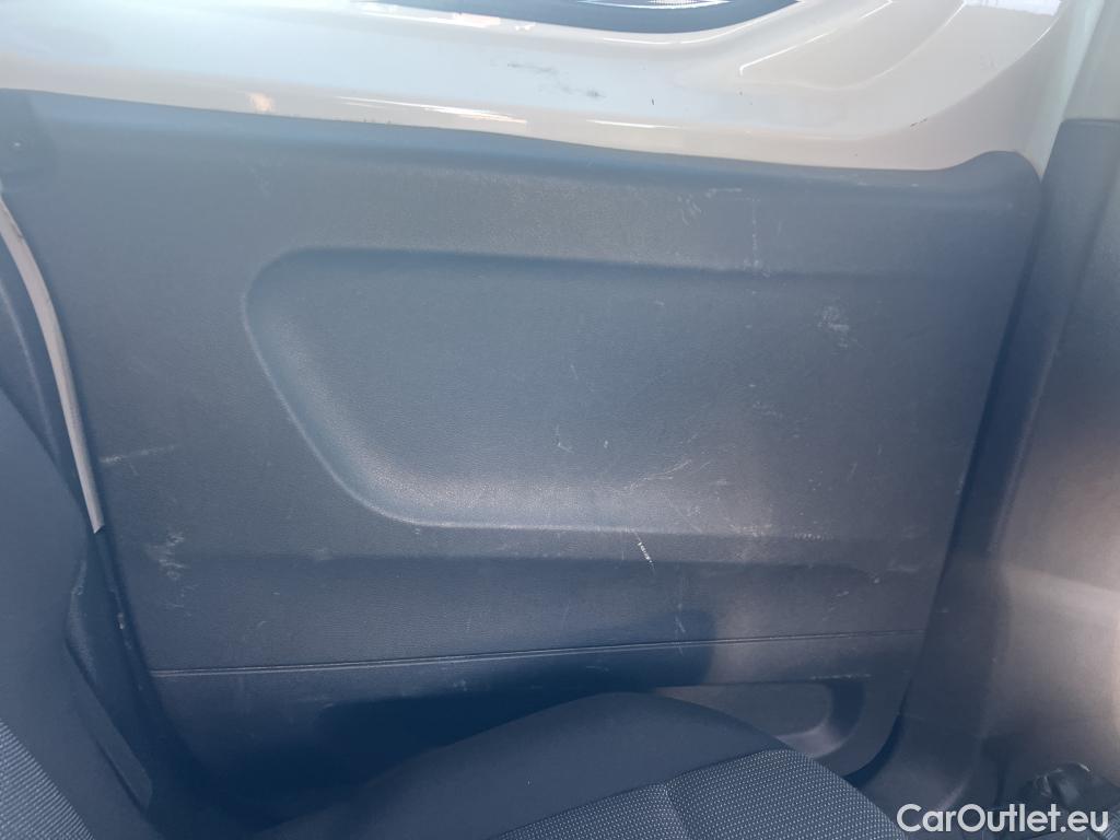  Citroen  Berlingo CITROEN  / 2018 / 4P / combi Talla M BlueHDi 100 S&S LIVE (AC) #48