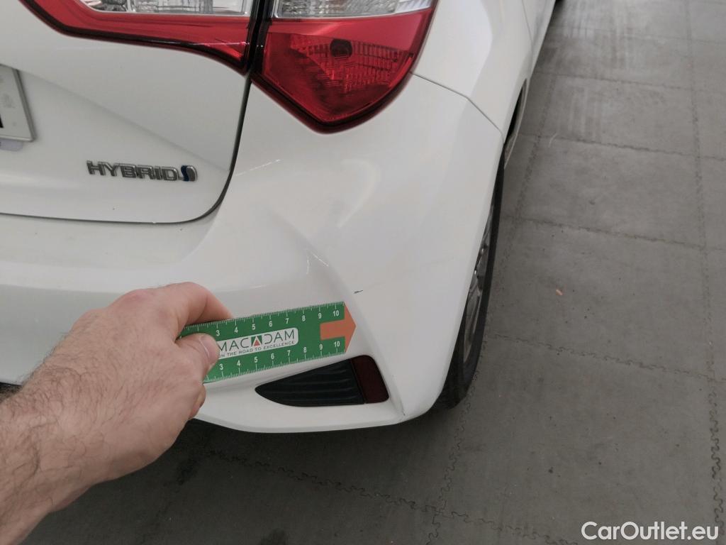  Toyota  Yaris TOYOTA  / 2017 / 5P / berlina con portón 1.5 100H Active #8