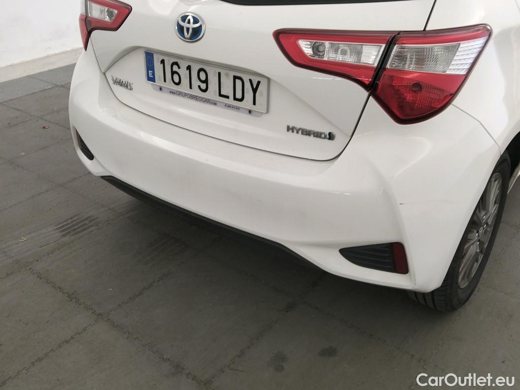  Toyota  Yaris TOYOTA  / 2017 / 5P / berlina con portón 1.5 100H Active #7