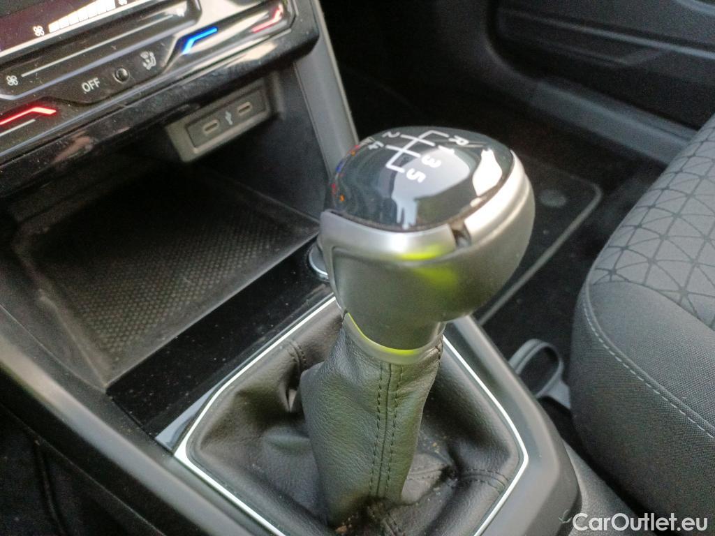  Volkswagen  T-CROSS VOLKSWAGEN  / 2018 / 5P / todoterreno Advance 1.0 TSI 70kW (95CV) (AC2) #1