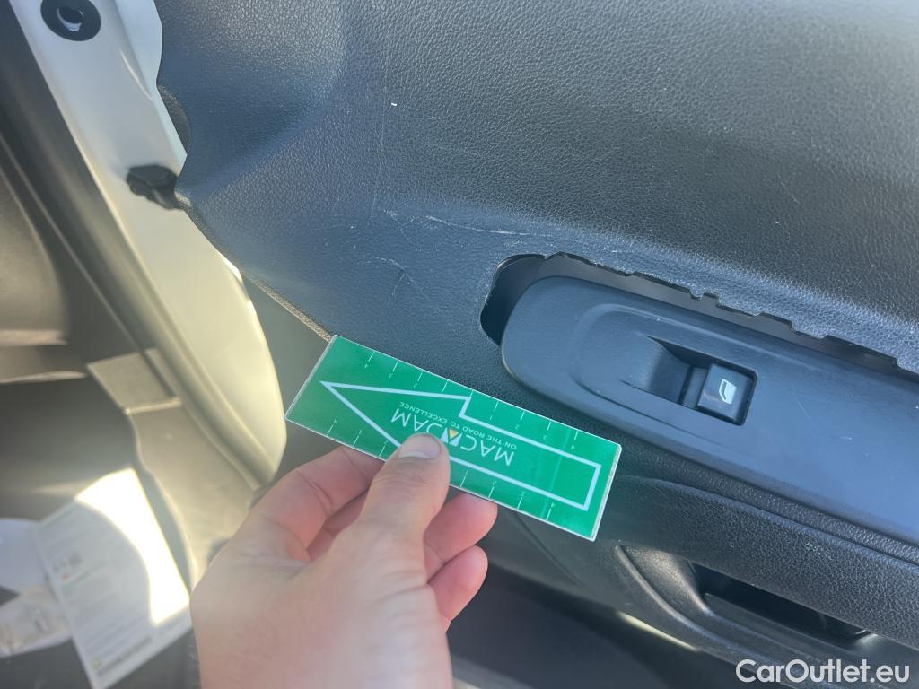  Citroen  Berlingo CITROEN  / 2018 / 4P / combi Talla M BlueHDi 100 S&S LIVE (AC) #47