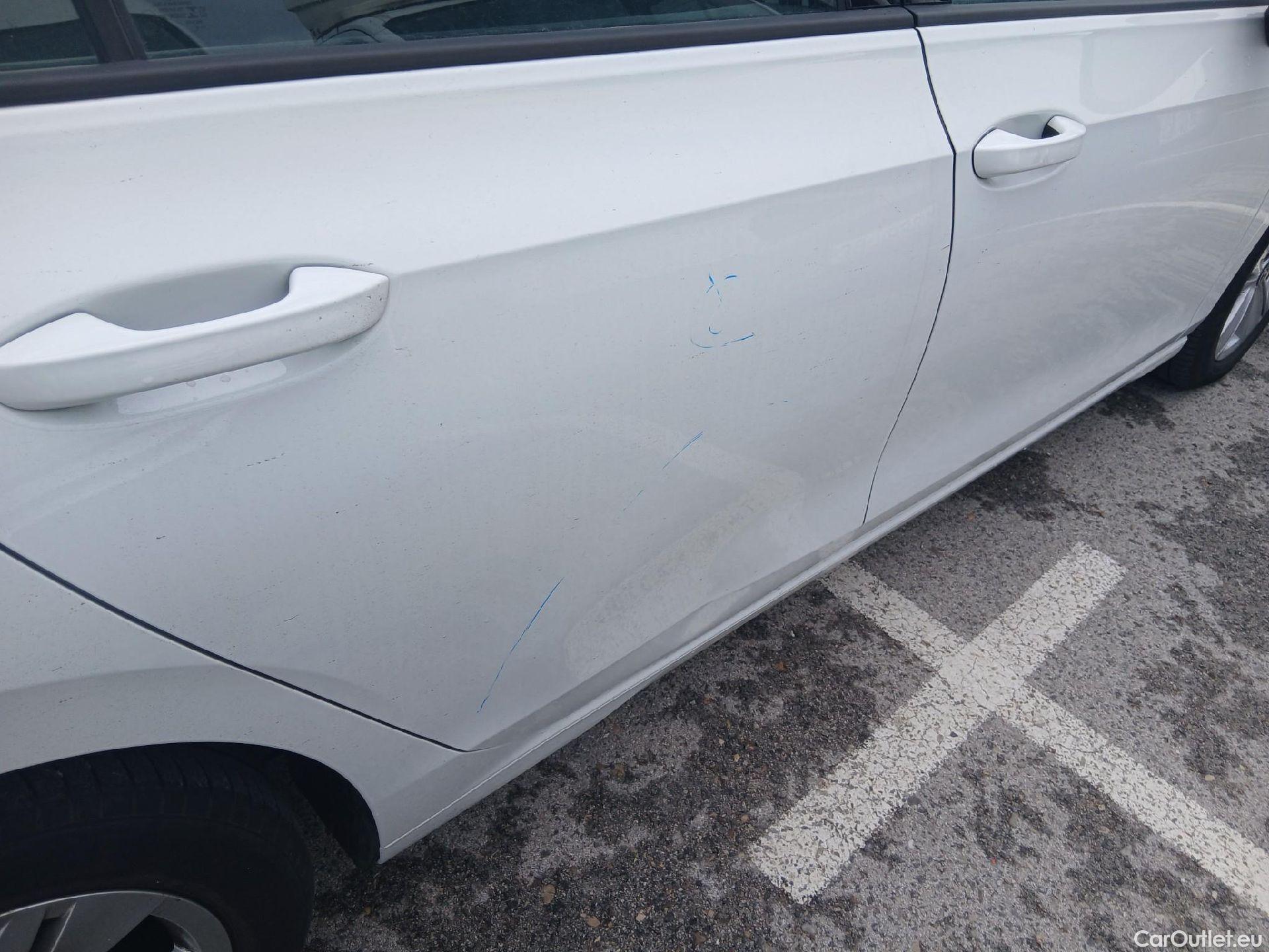  Volkswagen  Golf  VOLKSWAGEN / 2020 / 5P / berlina con portón 2.0 TDI 85kW (115CV) #17