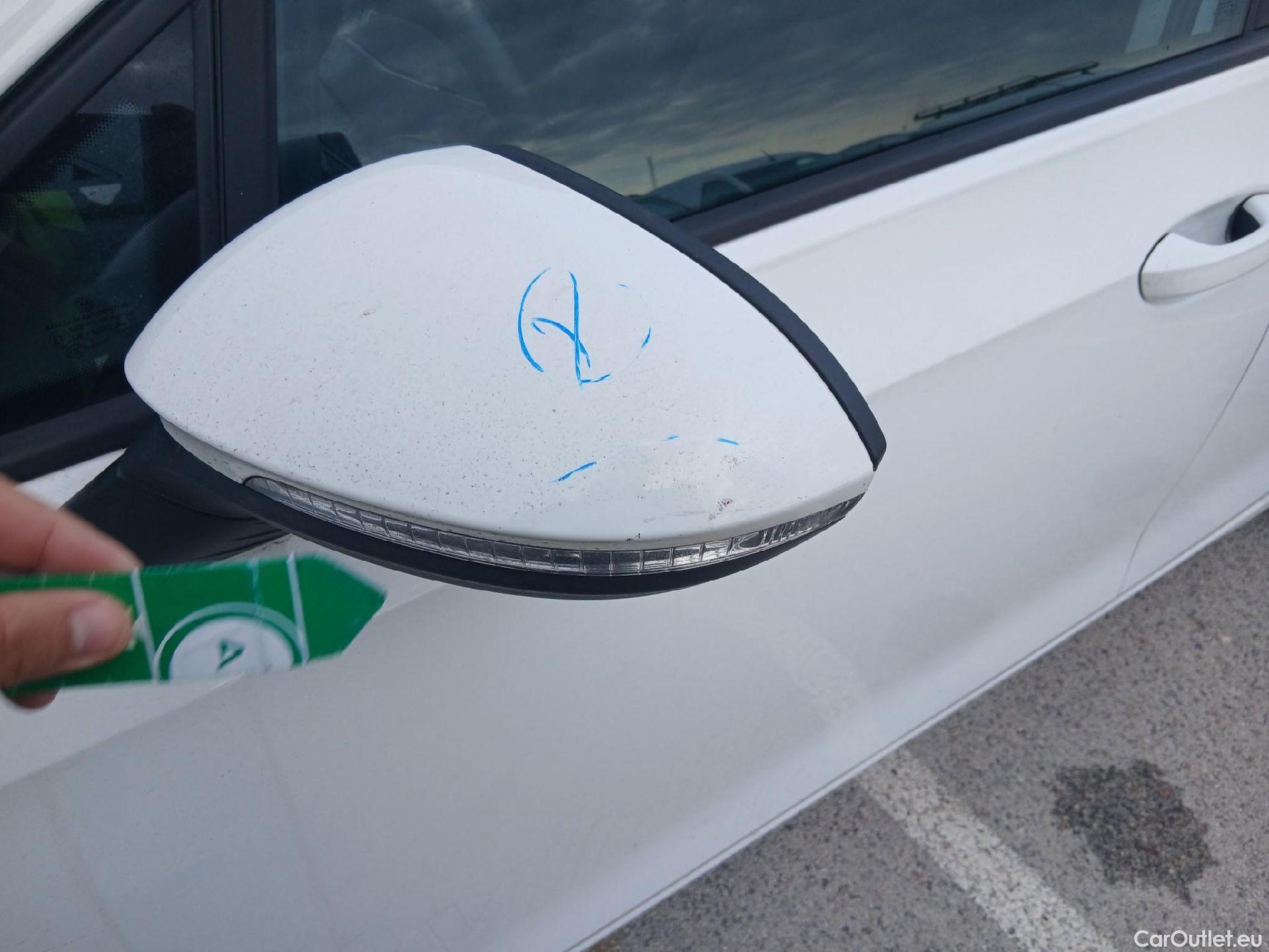  Volkswagen  Golf  VOLKSWAGEN / 2020 / 5P / berlina con portón 2.0 TDI 85kW (115CV) #8