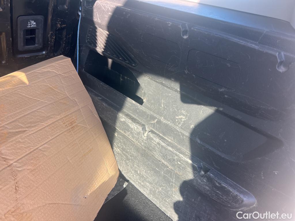  Citroen  Berlingo CITROEN  / 2018 / 4P / combi Talla M BlueHDi 100 S&S LIVE (AC) #9