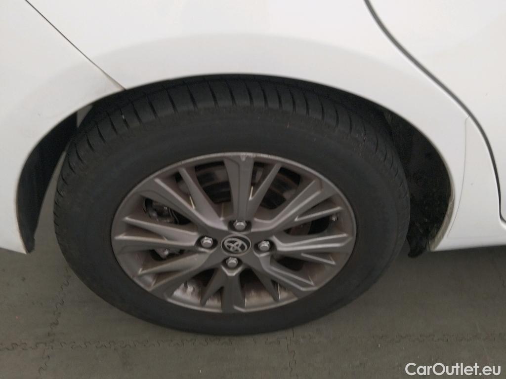  Toyota  Yaris TOYOTA  / 2017 / 5P / berlina con portón 1.5 100H Active #15
