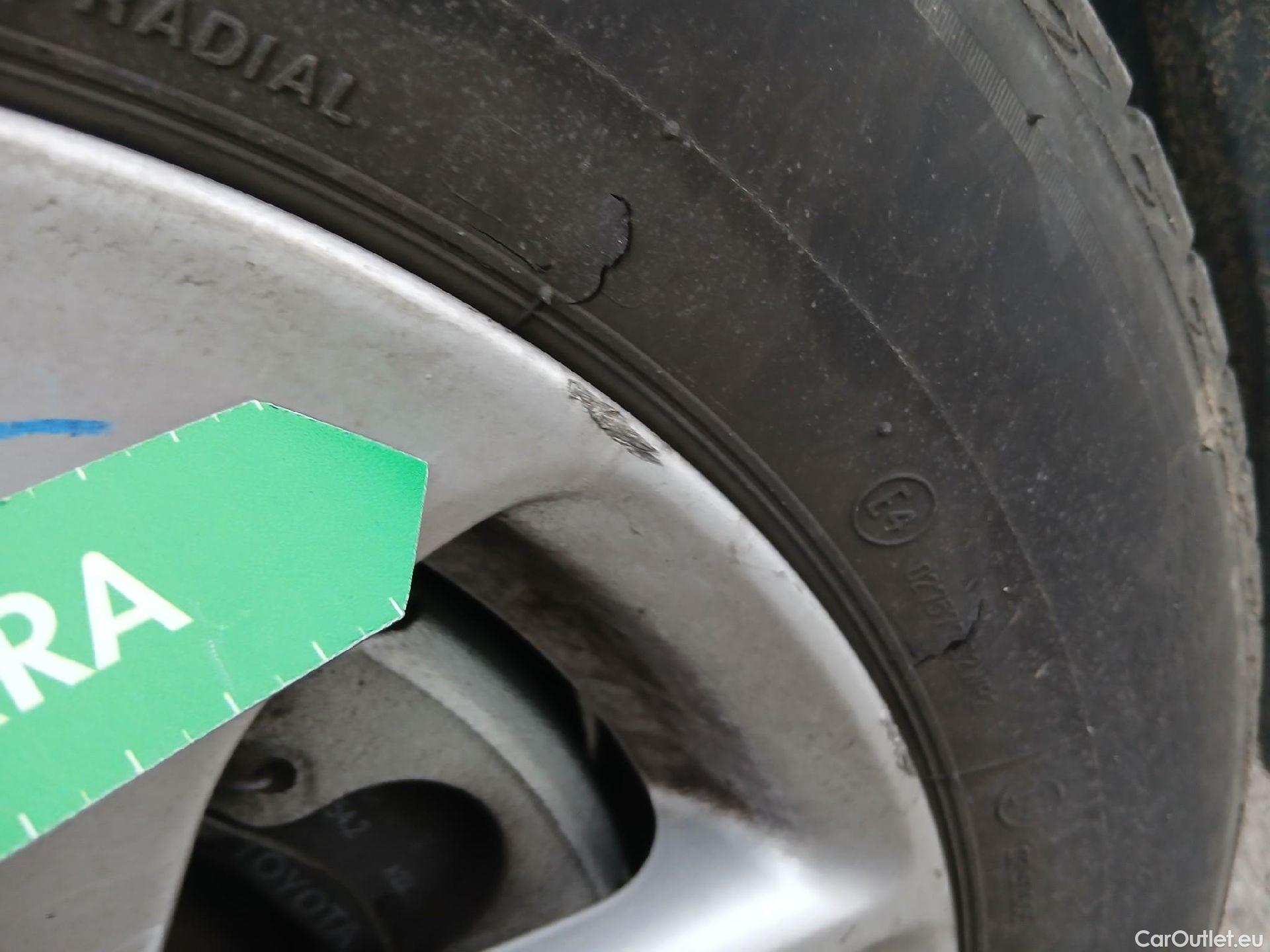  Toyota  Yaris TOYOTA  / 2020 / 5P / berlina con portón 1.5 120H Business Plus #28