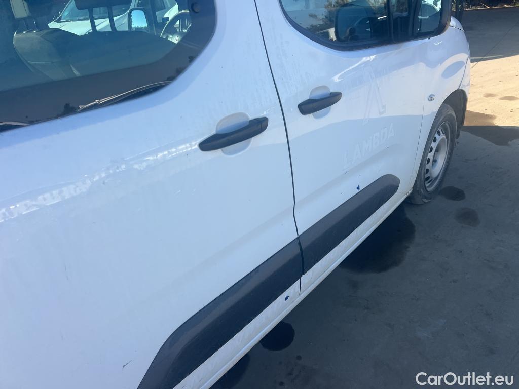  Citroen  Berlingo CITROEN  / 2018 / 4P / combi Talla M BlueHDi 100 S&S LIVE (AC) #21