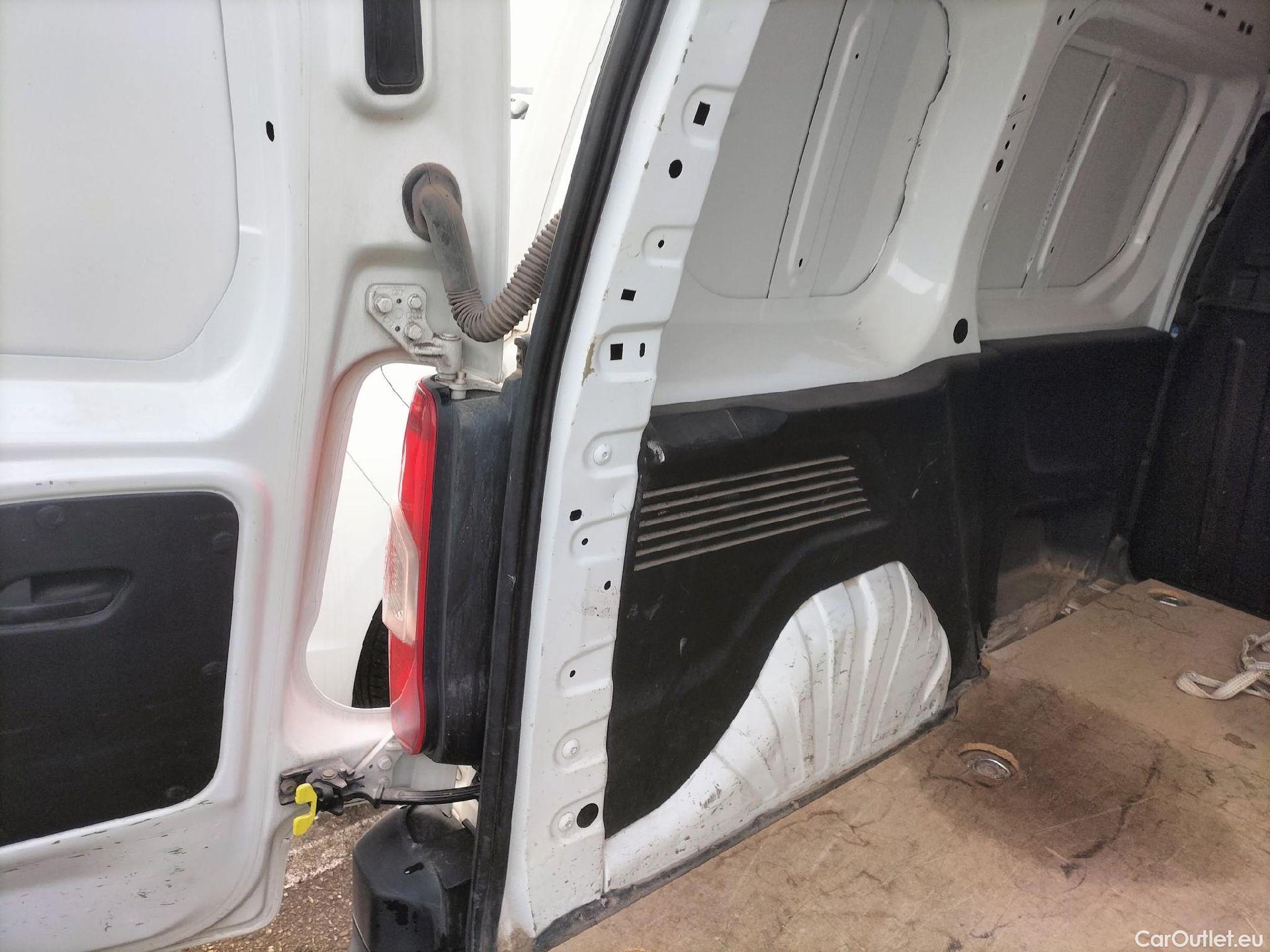  Citroen  Berlingo CITROEN  / 2018 / 3P / furgón derivado de turismo Talla M BlueHDi 55kW CONTROL #35