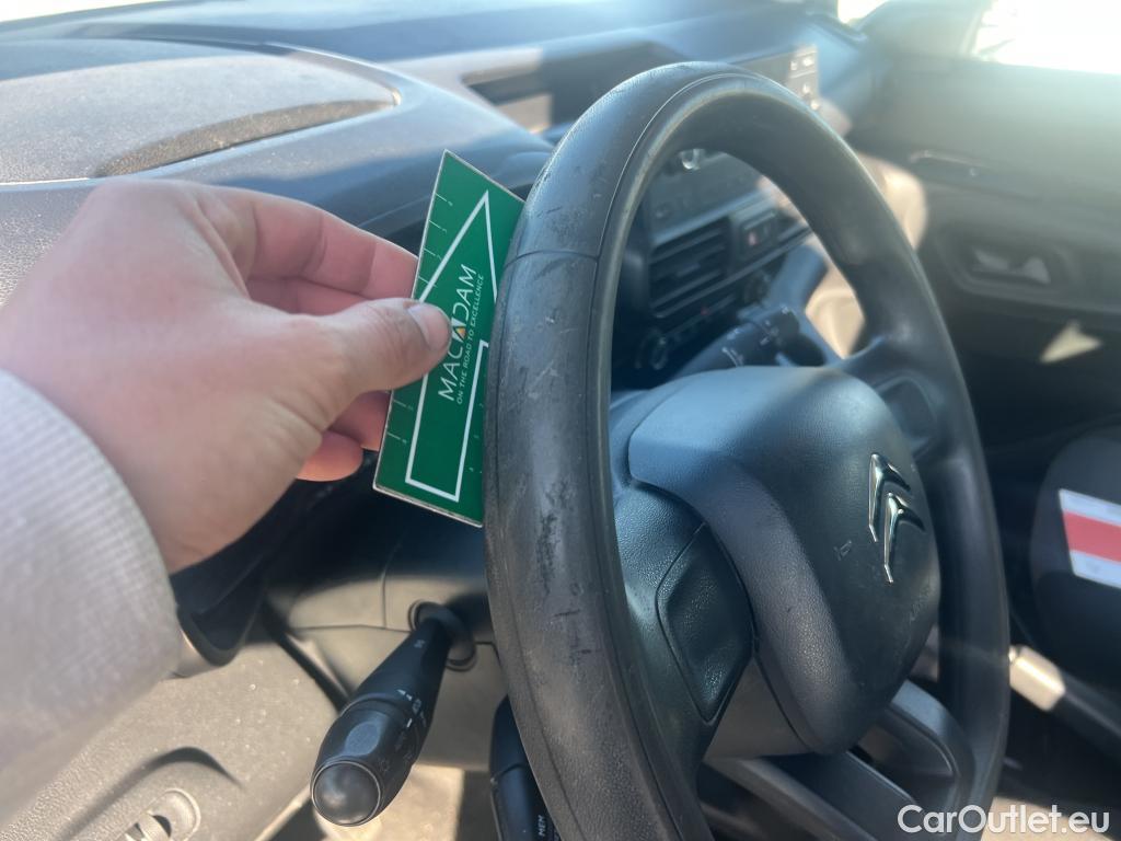  Citroen  Berlingo CITROEN  / 2018 / 4P / combi Talla M BlueHDi 100 S&S LIVE (AC) #51