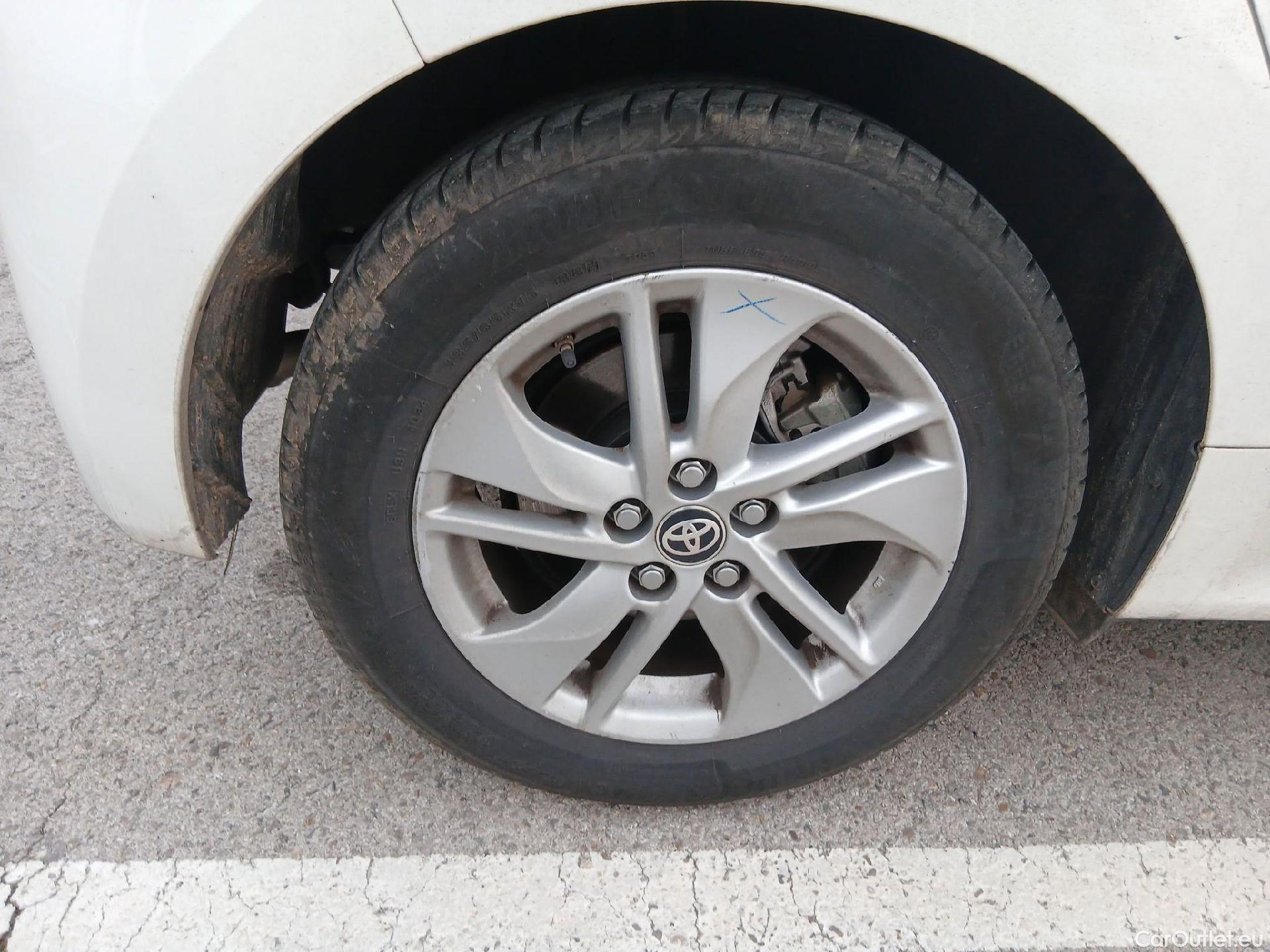  Toyota  Yaris TOYOTA  / 2020 / 5P / berlina con portón 1.5 120H Business Plus #17