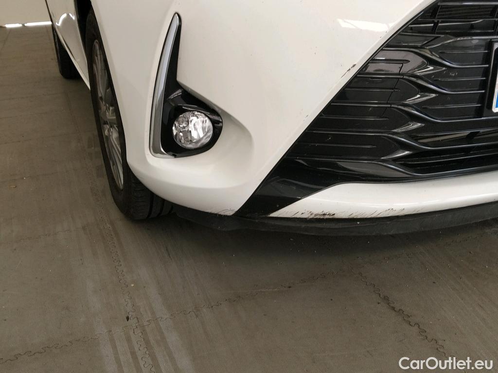  Toyota  Yaris TOYOTA  / 2017 / 5P / berlina con portón 1.5 100H Active #5