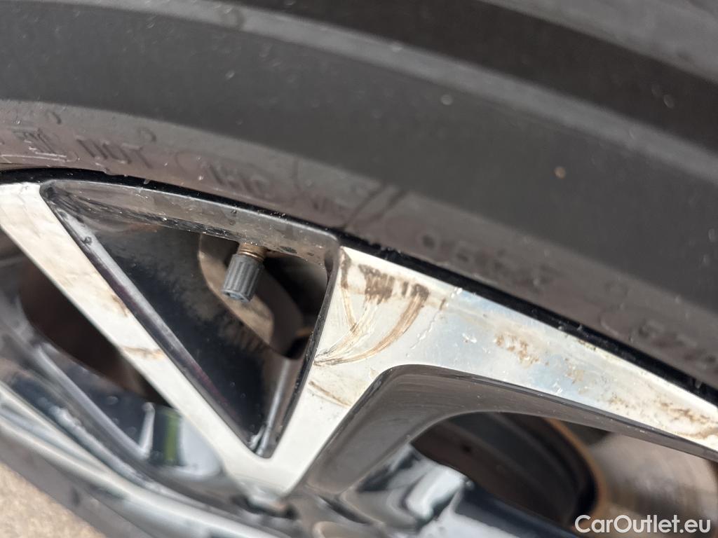  Toyota  C-HR TOYOTA  / 2016 / 5P / todoterreno 1.8 125H Advance (CX) #2