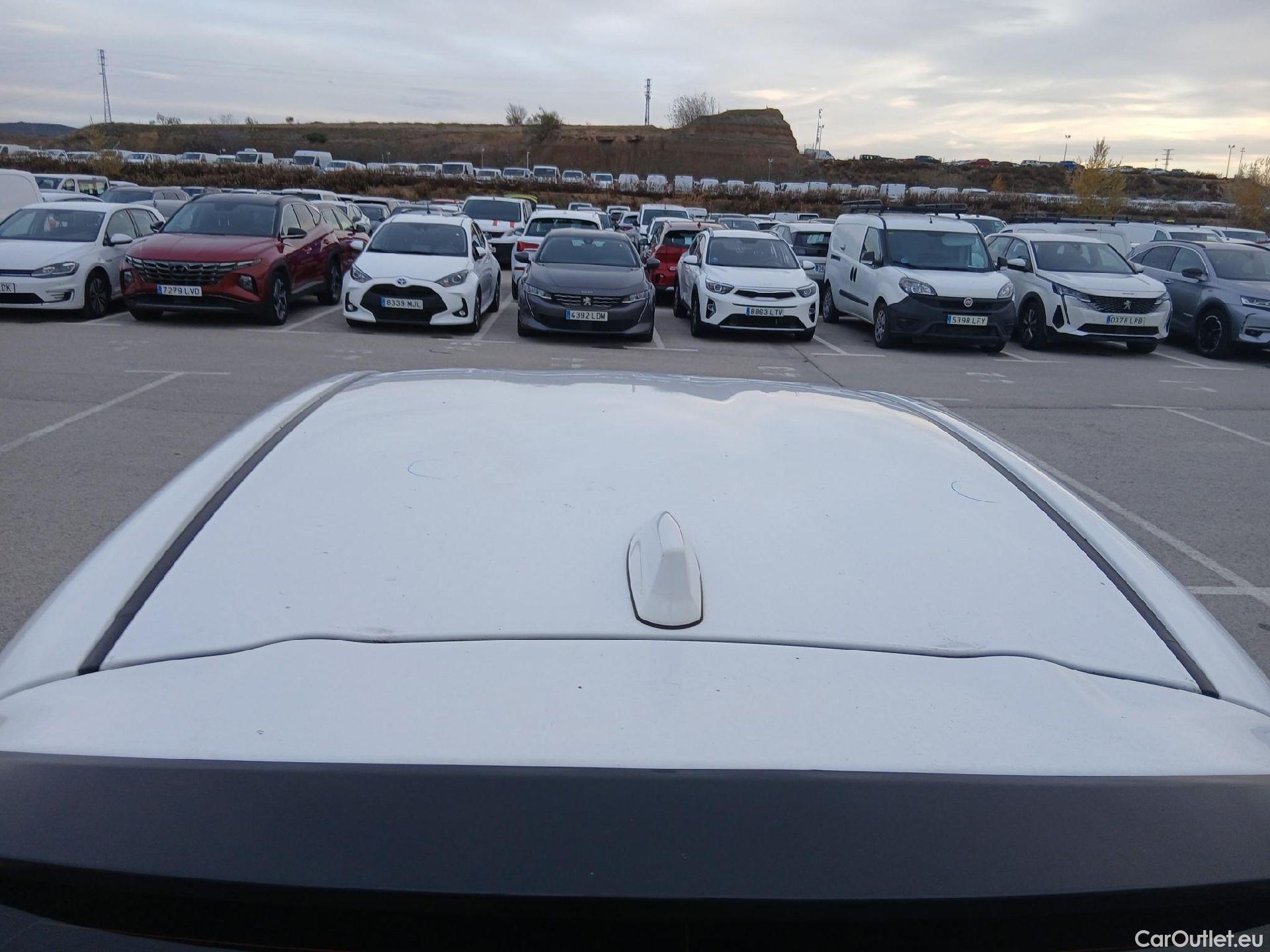  Toyota  Yaris TOYOTA  / 2020 / 5P / berlina con portón 1.5 120H Business Plus #12