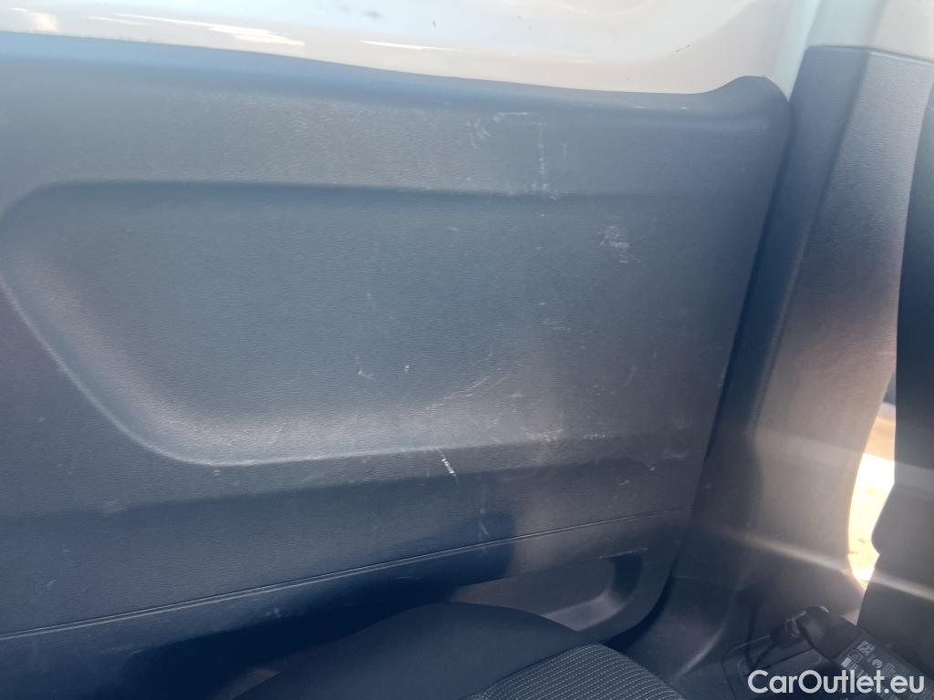  Citroen  Berlingo CITROEN  / 2018 / 4P / combi Talla M BlueHDi 100 S&S LIVE (AC) #49