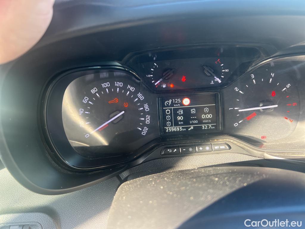  Citroen  Berlingo CITROEN  / 2018 / 4P / combi Talla M BlueHDi 100 S&S LIVE (AC) #60