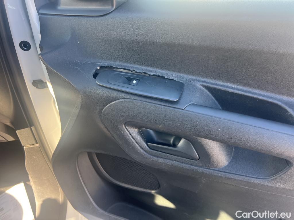  Citroen  Berlingo CITROEN  / 2018 / 4P / combi Talla M BlueHDi 100 S&S LIVE (AC) #46