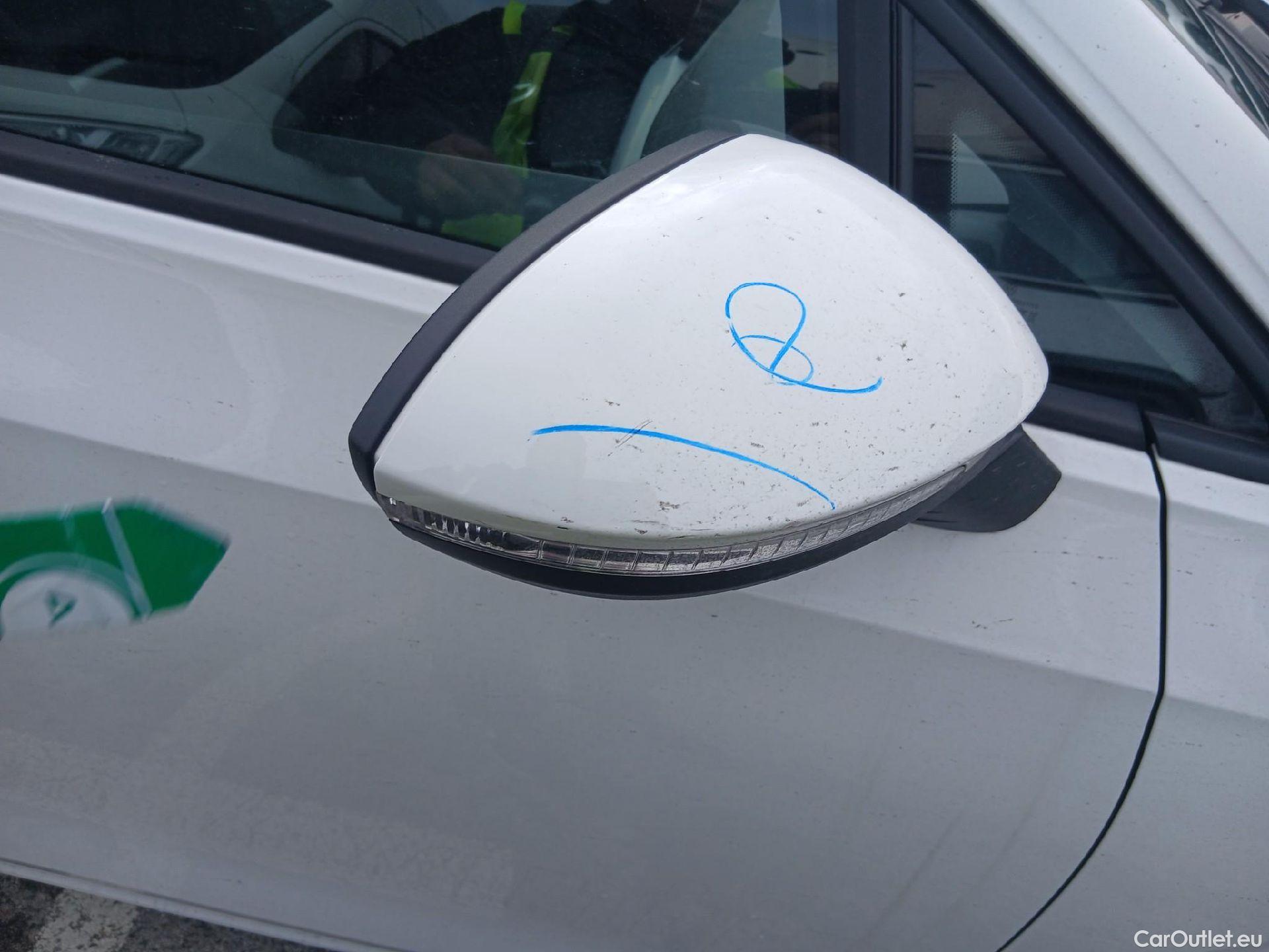  Volkswagen  Golf  VOLKSWAGEN / 2020 / 5P / berlina con portón 2.0 TDI 85kW (115CV) #19