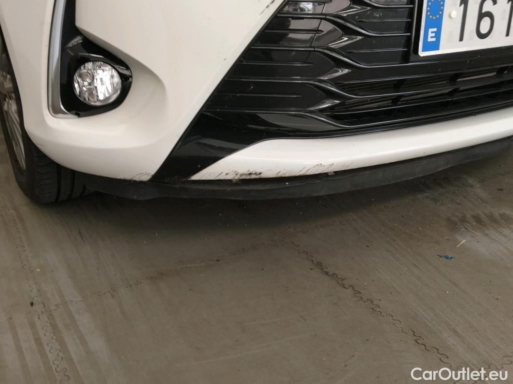  Toyota  Yaris TOYOTA  / 2017 / 5P / berlina con portón 1.5 100H Active #11