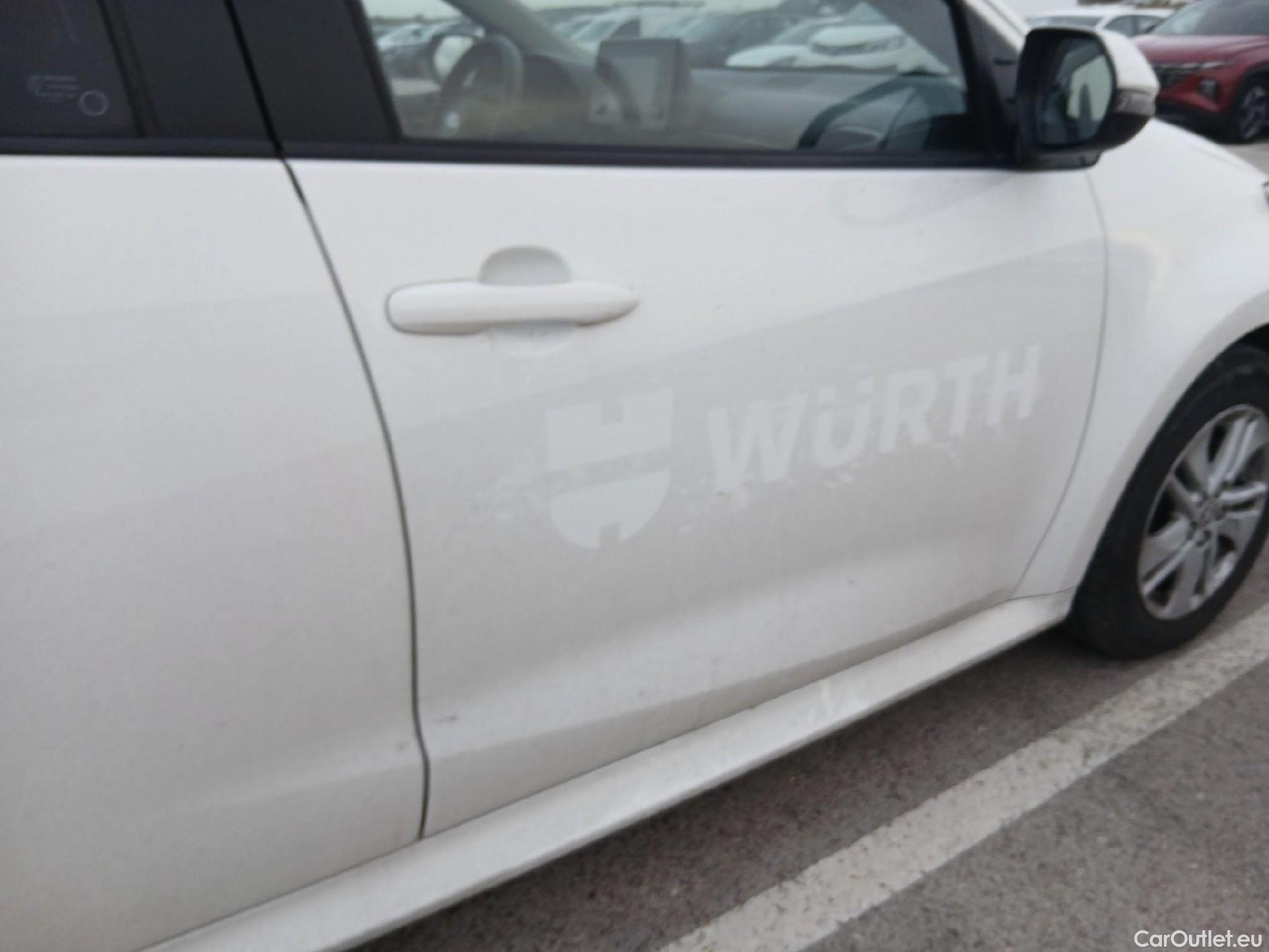  Toyota  Yaris TOYOTA  / 2020 / 5P / berlina con portón 1.5 120H Business Plus #18